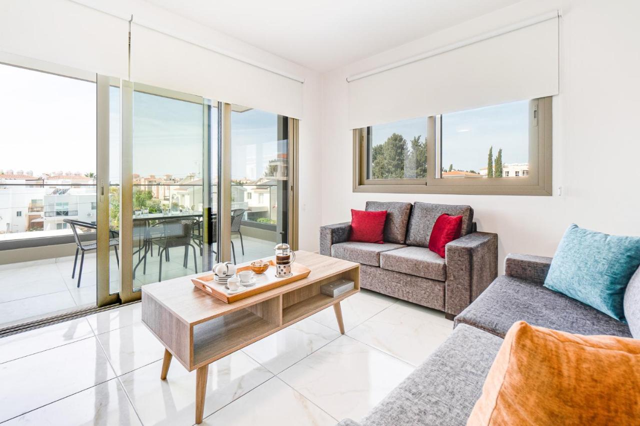 Adolina Apartments By Ezoria Villas Paphos Kültér fotó