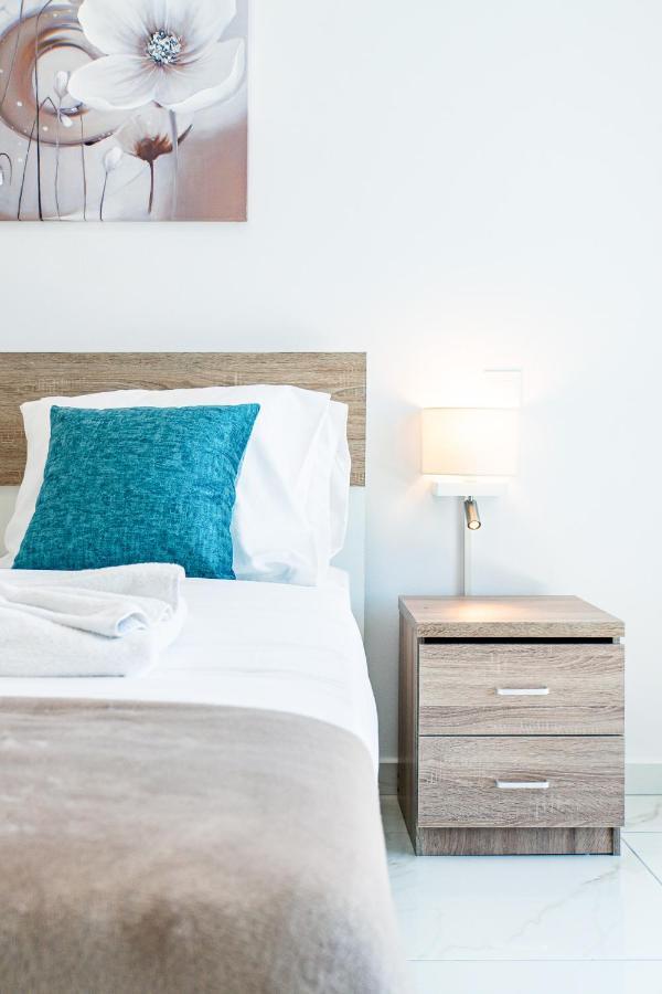 Adolina Apartments By Ezoria Villas Paphos Kültér fotó