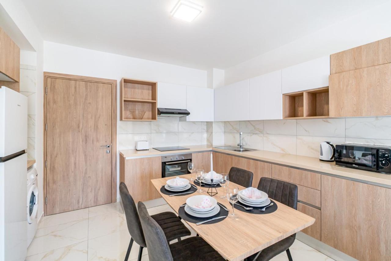 Adolina Apartments By Ezoria Villas Paphos Kültér fotó