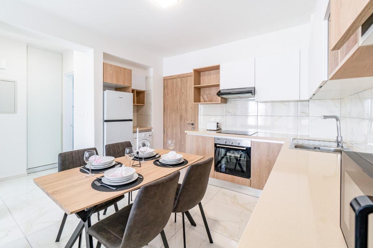 Adolina Apartments By Ezoria Villas Paphos Kültér fotó