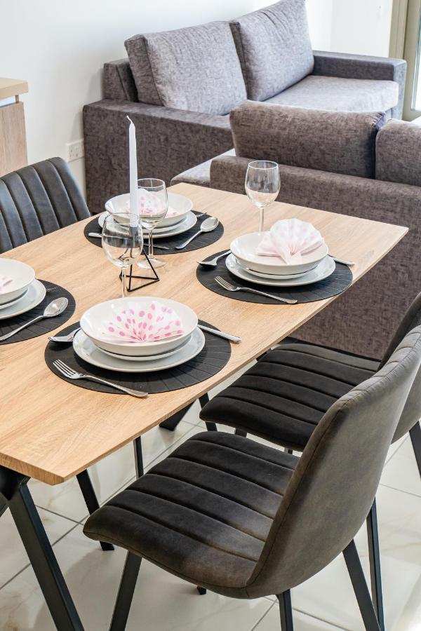 Adolina Apartments By Ezoria Villas Paphos Kültér fotó