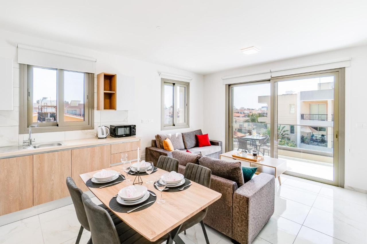 Adolina Apartments By Ezoria Villas Paphos Kültér fotó