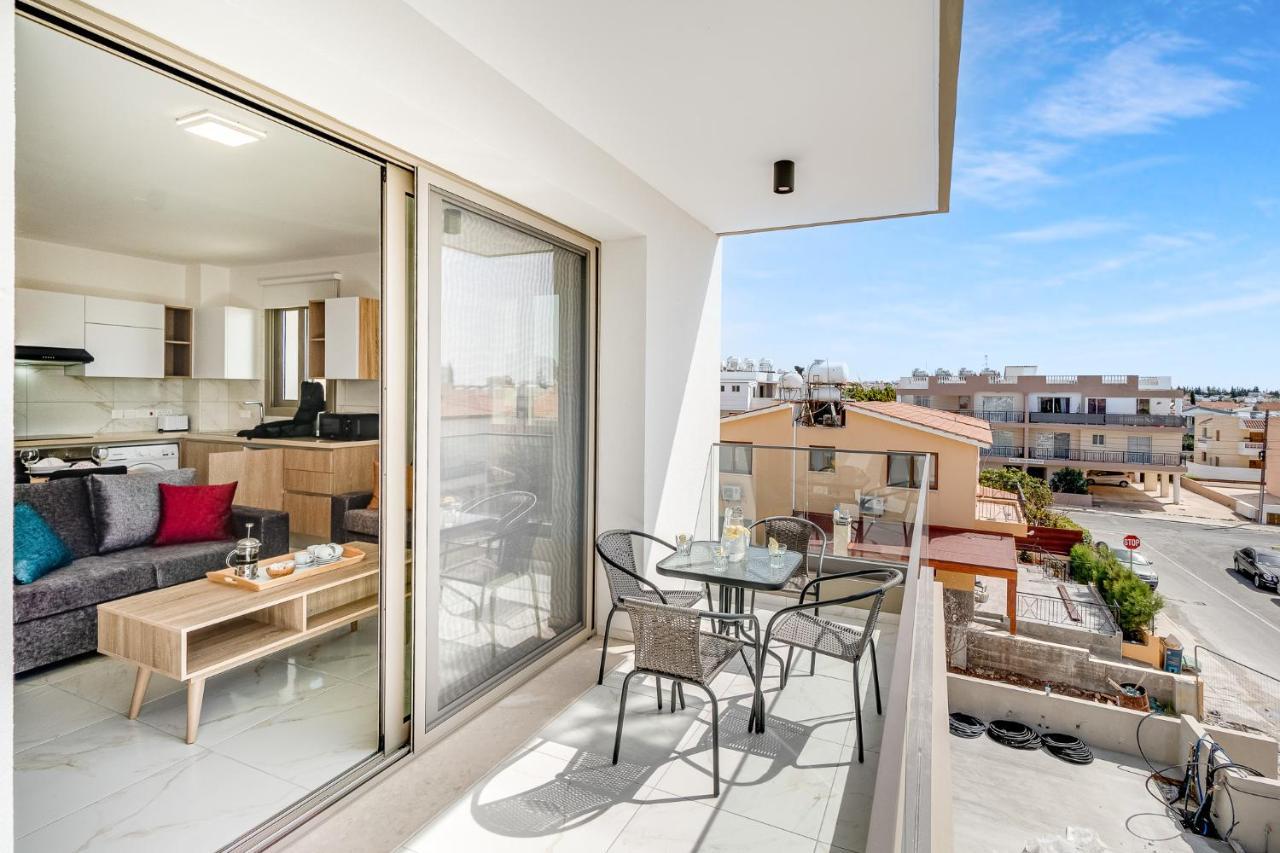 Adolina Apartments By Ezoria Villas Paphos Kültér fotó